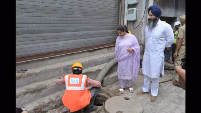 ਲੁਧਿਆਣਾ ਜਮਾਲਪੁਰ ਸੀਵਰੇਜ ਟਰੀਟਮੈਂਟ ਪਲਾਂਟ 'ਤੇ ਦਬਾਅ ਘੱਟ ਕਰਨ ਲਈ ਸਿਵਲ ਬਾਡੀ ਨੇ ਸੀਵਰੇਜ ਲਾਈਨ ਨੂੰ ਮਿਟਾਉਣਾ ਸ਼ੁਰੂ ਕੀਤਾ ਲੁਧਿਆਣਾ ਜਮਾਲਪੁਰ ਸੀਵਰੇਜ ਟਰੀਟਮੈਂਟ ਪਲਾਂਟ 'ਤੇ ਦਬਾਅ ਘੱਟ ਕਰਨ ਲਈ ਸਿਵਲ ਬਾਡੀ ਨੇ ਸੀਵਰੇਜ ਲਾਈਨ ਨੂੰ ਮਿਟਾਉਣਾ ਸ਼ੁਰੂ ਕੀਤਾ