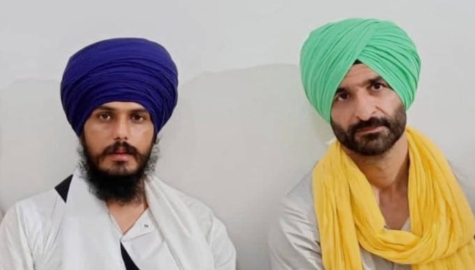 ਅਕਾਲੀ ਦਲ ਵਾਰਿਸ ਪੰਜਾਬ ਦੇ ਵੱਲੋਂ 5 ਹੋਰ ਉਮੀਦਵਾਰਾਂ ਦਾ ਐਲਾਨ , ਜੇਲ੍ਹ 'ਚ ਬੰਦ ਦਲਜੀਤ ਕਲਸੀ ਤੇ ਗੁਰਮੀਤ ਅਕਾਲੀ ਦਲ ਵਾਰਿਸ ਪੰਜਾਬ ਦੇ ਵੱਲੋਂ 5 ਹੋਰ ਉਮੀਦਵਾਰਾਂ ਦਾ ਐਲਾਨ , ਜੇਲ੍ਹ 'ਚ ਬੰਦ ਦਲਜੀਤ ਕਲਸੀ ਤੇ ਗੁਰਮੀਤ