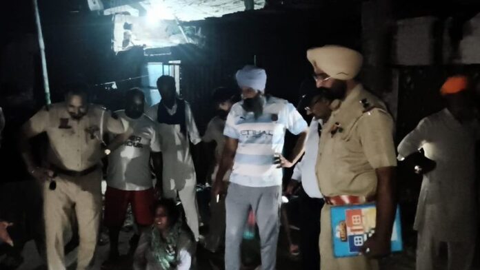 ਕਪੂਰਥਲਾ ਦੇ ਪਿੰਡ 'ਚ ਪੁਰਾਣੀ ਰੰਜਿਸ਼ ਨੂੰ ਲੈ ਕੇ ਚੱਲੀ ਗੋਲੀ 'ਚ ਨੌਜਵਾਨ ਦੀ ਮੌਤ, ਭਰਾ ਜ਼ਖਮੀ ਕਪੂਰਥਲਾ ਦੇ ਪਿੰਡ 'ਚ ਪੁਰਾਣੀ ਰੰਜਿਸ਼ ਨੂੰ ਲੈ ਕੇ ਚੱਲੀ ਗੋਲੀ 'ਚ ਨੌਜਵਾਨ ਦੀ ਮੌਤ, ਭਰਾ ਜ਼ਖਮੀ
