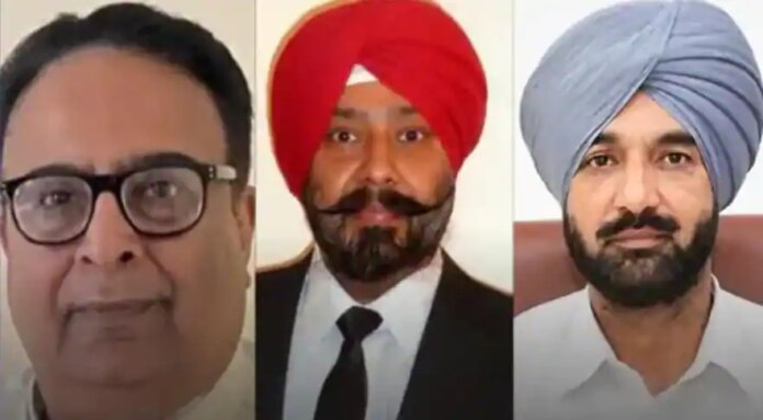ਪੰਜਾਬ ਪੁਲਿਸ ਵਿਭਾਗ 'ਚ ਹਲਚਲ, 3 ਸੀਨੀਅਰ ਸੇਵਾਮੁਕਤ IAS ਅਧਿਕਾਰੀਆਂ 'ਤੇ 1200 ਕਰੋੜ ਰੁਪਏ ਦੇ ਘੁਟਾਲੇ ਨੂੰ... ਪੰਜਾਬ ਪੁਲਿਸ ਵਿਭਾਗ 'ਚ ਹਲਚਲ, 3 ਸੀਨੀਅਰ ਸੇਵਾਮੁਕਤ IAS ਅਧਿਕਾਰੀਆਂ 'ਤੇ 1200 ਕਰੋੜ ਰੁਪਏ ਦੇ ਘੁਟਾਲੇ ਨੂੰ...