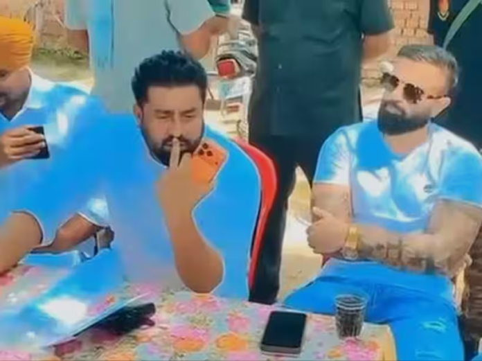 AAP ਵਿਧਾਇਕ ਦੇ ਪੁੱਤ ਨੇ SDO ਨੂੰ ਲਾਇਆ ਫੋਨ, ਕਿਹਾ- ਕੁੰਡੀ ਨਾ ਫੜੀ, ਮੋਟਰ ਨਾ ਪੱਟੀ; ਤਲਾਬ ਵਾਲੀ ਮੋਟਰ ਦਾ ਫਰਜ਼ AAP ਵਿਧਾਇਕ ਦੇ ਪੁੱਤ ਨੇ SDO ਨੂੰ ਲਾਇਆ ਫੋਨ, ਕਿਹਾ- ਕੁੰਡੀ ਨਾ ਫੜੀ, ਮੋਟਰ ਨਾ ਪੱਟੀ; ਤਲਾਬ ਵਾਲੀ ਮੋਟਰ ਦਾ ਫਰਜ਼