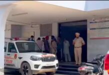 ਸੰਗਰੂਰ ‘ਚ ਸਾਬਕਾ ਸਰਪੰਚ ਦੀ ਤੇਜ਼ਧਾਰ ਹਥਿਆਰਾਂ ਨਾਲ ਹੱਤਿਆ, ਮੌਜੂਦਾ ਸਰਪੰਚ ਸਮੇਤ 6 ਨਾਮਜ਼ਦ, 3 ਮੁਲਜ਼ਮ ਗ੍ਰਿਫ਼ਤਾਰ ਸੰਗਰੂਰ 'ਚ ਸਾਬਕਾ ਸਰਪੰਚ ਦੀ ਤੇਜ਼ਧਾਰ ਹਥਿਆਰਾਂ ਨਾਲ ਹੱਤਿਆ, ਮੌਜੂਦਾ ਸਰਪੰਚ ਸਮੇਤ 6 ਨਾਮਜ਼ਦ, 3 ਮੁਲਜ਼ਮ ਗ੍ਰਿਫ਼ਤਾਰ