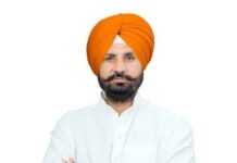 ਵੜਿੰਗ ਨੇ ਫਿਰੋਜ਼ਪੁਰ ਦੇ ਧਰਨੇ ਦੀ ਅਗਵਾਈ ਕੀਤੀ, ਸੀਈਸੀ ਨੂੰ ਹਟਾਉਣ ਦੀ ਮੰਗ ਕੀਤੀ ਵੜਿੰਗ ਨੇ ਫਿਰੋਜ਼ਪੁਰ ਦੇ ਧਰਨੇ ਦੀ ਅਗਵਾਈ ਕੀਤੀ, ਸੀਈਸੀ ਨੂੰ ਹਟਾਉਣ ਦੀ ਮੰਗ ਕੀਤੀ