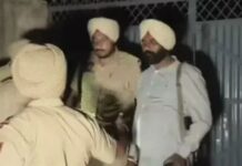 ਪੰਜਾਬ ‘ਚ ਵੱਡੀ ਵਾਰਦਾਤ, ਕਾਂਗਰਸੀ ਸਰਪੰਚ ਦੇ ਭਰਾ ਦਾ ਸ਼ਰੇਆਮ ਕਤਲ: ਗੁਰਦੁਆਰੇ ਤੋਂ ਵਾਪਸ ਆਉਂਦੇ ਸਮੇਂ ਹਮਲਾਵਰਾਂ ਪੰਜਾਬ 'ਚ ਵੱਡੀ ਵਾਰਦਾਤ, ਕਾਂਗਰਸੀ ਸਰਪੰਚ ਦੇ ਭਰਾ ਦਾ ਸ਼ਰੇਆਮ ਕਤਲ: ਗੁਰਦੁਆਰੇ ਤੋਂ ਵਾਪਸ ਆਉਂਦੇ ਸਮੇਂ ਹਮਲਾਵਰਾਂ