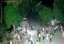 10 ਰੁਪਏ ਪਿੱਛੇ ਪਿਓ ਦੇ ਸਾਹਮਣੇ ਪੁੱਤ ਦਾ ਕਤਲ, CCTV ‘ਚ ਕੈਦ ਹੋਈ ਵਾਰਦਾਤ 10 ਰੁਪਏ ਪਿੱਛੇ ਪਿਓ ਦੇ ਸਾਹਮਣੇ ਪੁੱਤ ਦਾ ਕਤਲ, CCTV 'ਚ ਕੈਦ ਹੋਈ ਵਾਰਦਾਤ
