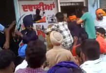 ਪਰਵਿੰਦਰ ਝੋਟਾ ਦੇ ਕਤਲ ਤੋਂ ਬਾਅਦ ਮਾਹੌਲ ਤਣਾਵਪੂਰਨ, ਹੁਣ ਚਰਚਾ ‘ਚ ਆਇਆ ਪੁਰਾਣਾ ਮਾਮਲਾ, ਮੂੰਹ ਕਾਲਾ ਕਰਕੇ… ਪਰਵਿੰਦਰ ਝੋਟਾ ਦੇ ਕਤਲ ਤੋਂ ਬਾਅਦ ਮਾਹੌਲ ਤਣਾਵਪੂਰਨ, ਹੁਣ ਚਰਚਾ 'ਚ ਆਇਆ ਪੁਰਾਣਾ ਮਾਮਲਾ, ਮੂੰਹ ਕਾਲਾ ਕਰਕੇ...