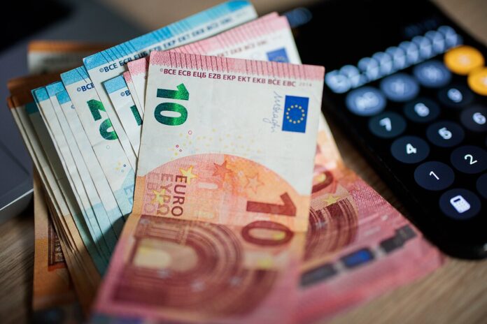 ਪਾਲਨਟੀਰ ਨੇ ਸਤੰਬਰ ਵਿੱਚ ਸਭ ਤੋਂ ਵੱਧ ਔਸਤ ਤਨਖਾਹ ਦਾ ਭੁਗਤਾਨ ਕੀਤਾ - 74 ਹਜ਼ਾਰ. ਯੂਰੋ ਪਾਲਨਟੀਰ ਨੇ ਸਤੰਬਰ ਵਿੱਚ ਸਭ ਤੋਂ ਵੱਧ ਔਸਤ ਤਨਖਾਹ ਦਾ ਭੁਗਤਾਨ ਕੀਤਾ - 74 ਹਜ਼ਾਰ. ਯੂਰੋ