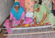 ਮਨ ਕੀ ਬਾਤ ‘ਤੇ ਪੰਜਾਬ ਦੀਆਂ ਔਰਤਾਂ ਚਮਕਦੀਆਂ ਹਨ: ਪ੍ਰਧਾਨ ਮੰਤਰੀ ਨੇ ਉਜਾਗਰ ਕੀਤਾ ਕਿ ਕਿਵੇਂ ਫਰੀਦਕੋਟ ਨਵ-ਤ੍ਰਿੰਜਨ ਦੀ ਕੋਸ਼ਿਸ਼ ਪੇਂਡੂ ਪਰੰਪਰਾਵਾਂ ਨੂੰ ਮੁੜ ਸੁਰਜੀਤ ਕਰ ਰਹੀ ਹੈ ਮਨ ਕੀ ਬਾਤ 'ਤੇ ਪੰਜਾਬ ਦੀਆਂ ਔਰਤਾਂ ਚਮਕਦੀਆਂ ਹਨ: ਪ੍ਰਧਾਨ ਮੰਤਰੀ ਨੇ ਉਜਾਗਰ ਕੀਤਾ ਕਿ ਕਿਵੇਂ ਫਰੀਦਕੋਟ ਨਵ-ਤ੍ਰਿੰਜਨ ਦੀ ਕੋਸ਼ਿਸ਼ ਪੇਂਡੂ ਪਰੰਪਰਾਵਾਂ ਨੂੰ ਮੁੜ ਸੁਰਜੀਤ ਕਰ ਰਹੀ ਹੈ