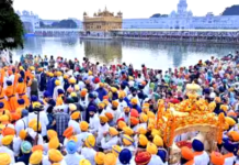 ਸ੍ਰੀ ਦਰਬਾਰ ਸਾਹਿਬ ‘ਚ ਹੈਲੀਕਾਪਟਰ ਰਾਹੀਂ ਕੀਤੀ ਗਈ ਫੁੱਲਾਂ ਦੀ ਵਰਖਾ, ਸ੍ਰੀ ਗੁਰੂ ਰਾਮਦਾਸ ਜੀ ਦੇ ਪ੍ਰਕਾਸ਼ ਦਿਹਾੜ ਸ੍ਰੀ ਦਰਬਾਰ ਸਾਹਿਬ 'ਚ ਹੈਲੀਕਾਪਟਰ ਰਾਹੀਂ ਕੀਤੀ ਗਈ ਫੁੱਲਾਂ ਦੀ ਵਰਖਾ, ਸ੍ਰੀ ਗੁਰੂ ਰਾਮਦਾਸ ਜੀ ਦੇ ਪ੍ਰਕਾਸ਼ ਦਿਹਾੜ